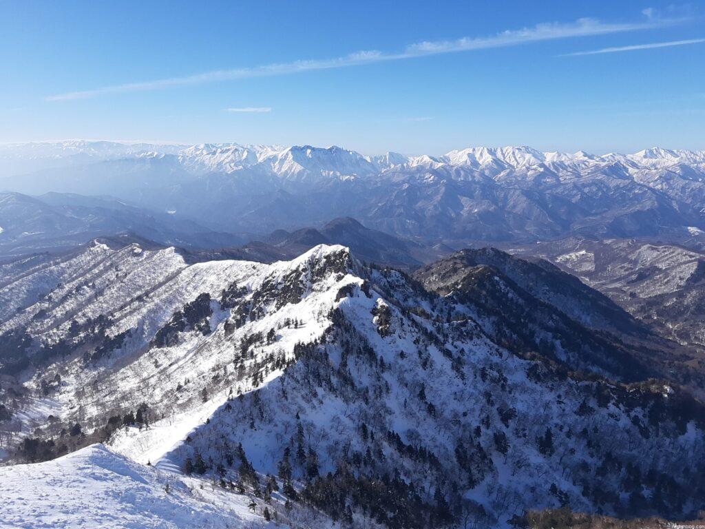 下山もこの眺望を見ながら進むが油断大敵